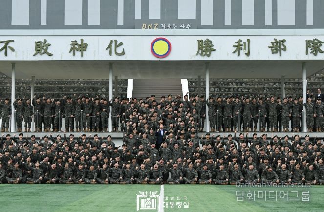 9월 17일 윤석열 대통령은 추석인 오늘 강원도 최전방 부대인 육군 제15사단을 방문해 올해 의료기관으로 새롭게 등록된 15사단 의무대대의 응급진료체계를 점검하고, 명절에도 군사대비태세 유지에 여념이 없는 군 장병들을 격려했다.