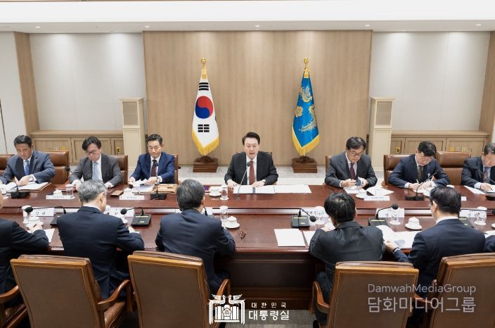 10월 2일 윤석열 대통령은 용산 대통령실에서 「중동 사태에 따른 긴급 경제·안보 회의」를 주재했다.
