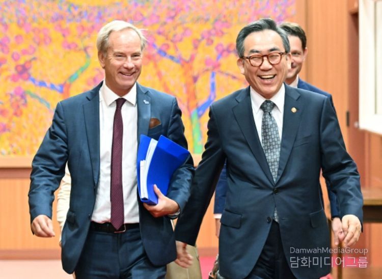 올로프 스쿡(Olof Skoog) EU 인권특별대표와 조태열 외교부장관