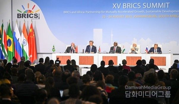 시진핑(習近平) 중국 국가주석이 지난해 8월 24일 오전(현지시간) 남아프리카공화국 요하네스버그에서 열린 '제15차 브릭스(BRICS) 정상회의' 특별 기자회견에 참석했다. (사진/신화통신)