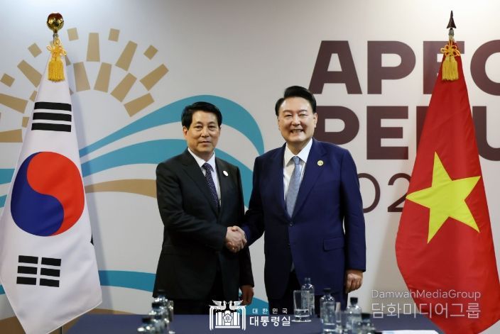 11월 16일 윤석열 대통령은 르엉 끄엉 베트남 국가주석과 한-베트남 정상회담을 가졌다.