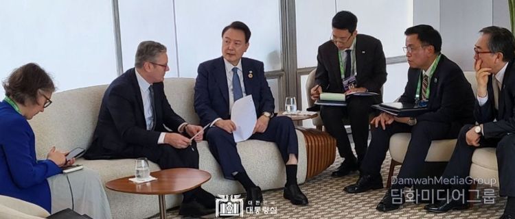 11월 19일 윤석열 대통령은 키어 스타머 영국 총리와 정상회담을 가졌다.