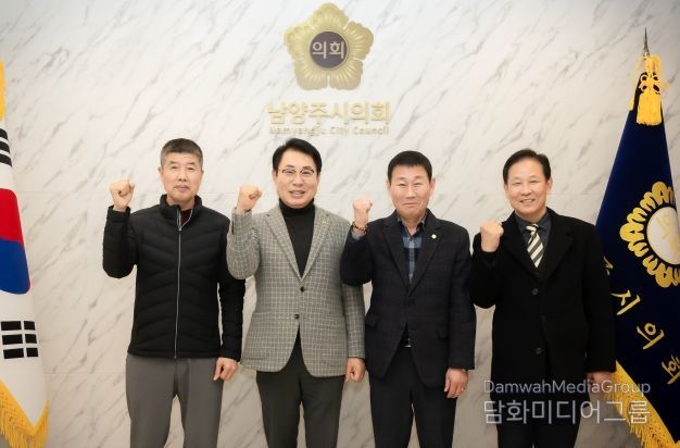 왼쪽에서 두 번째 - 조성대 남양주시의회 의장, 왼쪽에서 세 번째 - 장재식 남양주시개인택시조합장