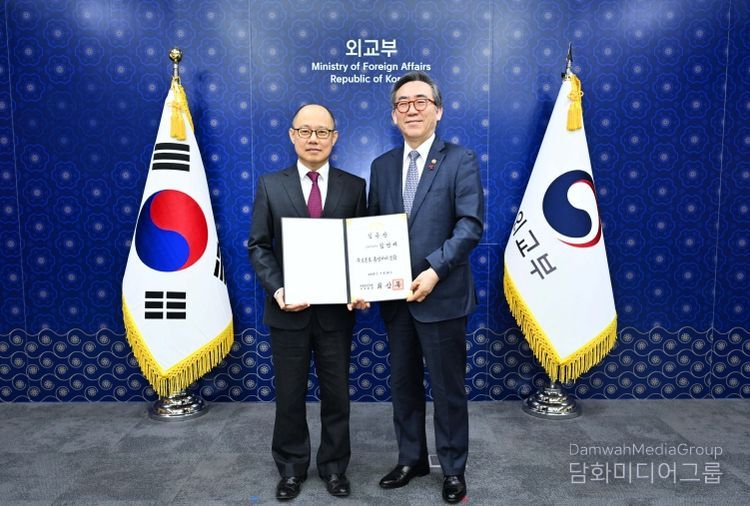 신임 총영사 임용장 전수식