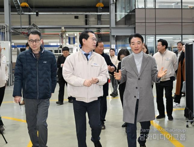 최학범 의장, 신성장 산업육성 현장방문”