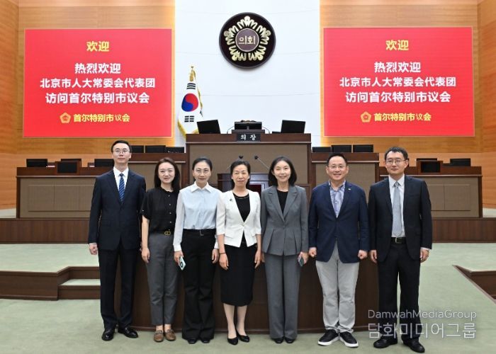 베이징시인대 대표단 본회의장 참관
