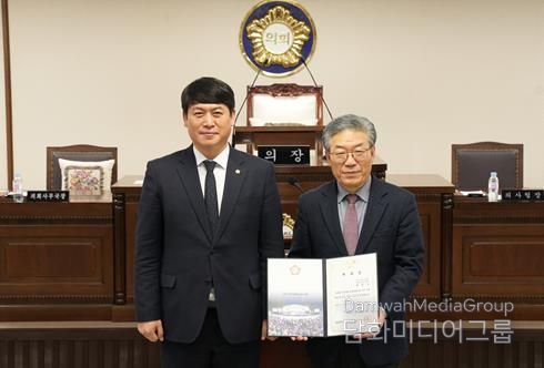 중구의회는 최민수 교수를 입법고문으로 위촉했다.